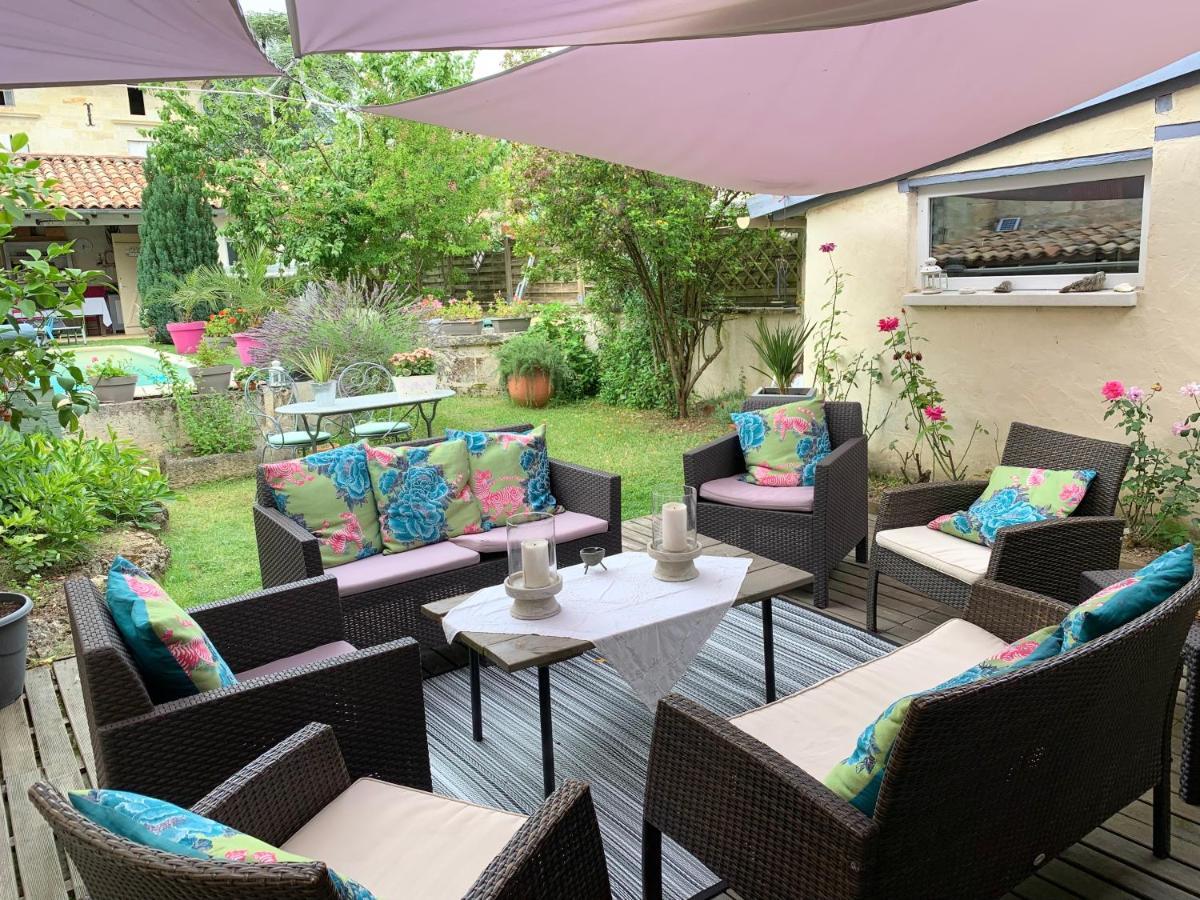 La Maison Du Bourg B&B Puisseguin Екстериор снимка