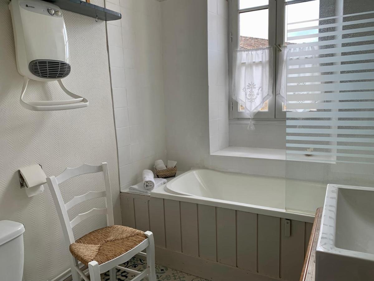 La Maison Du Bourg B&B Puisseguin Екстериор снимка